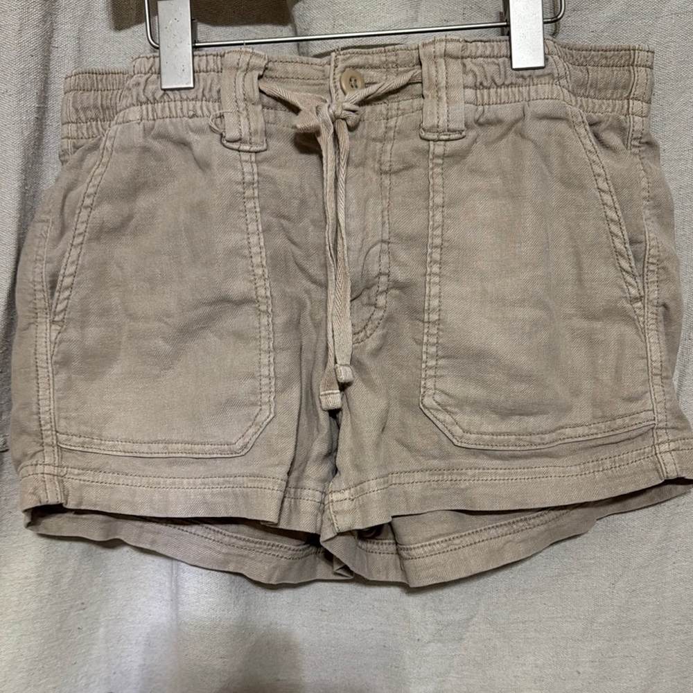 American Eagle Outfitters Tan Cargo Shorts with Relaxed Fit